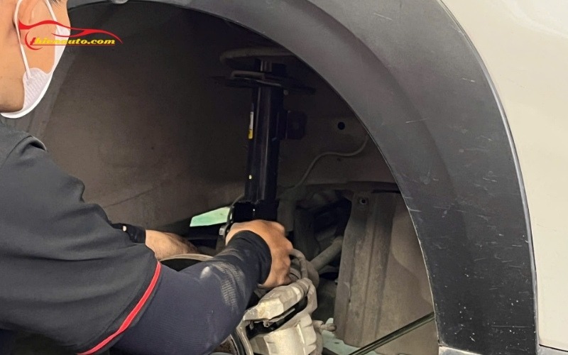 Suzuki XL7 bị kêu lạch cạch: Nguyên nhân và cách xử lý