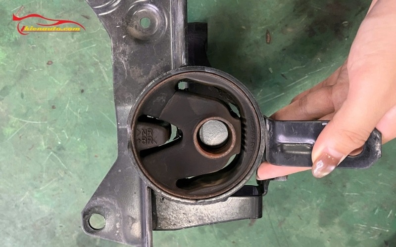 Suzuki XL7 bị kêu lạch cạch: Nguyên nhân và cách xử lý