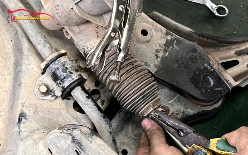 Hình ảnh khắc phục Suzuki XL7 bị kêu lạch cạch thực tế tại gara Thiện Auto