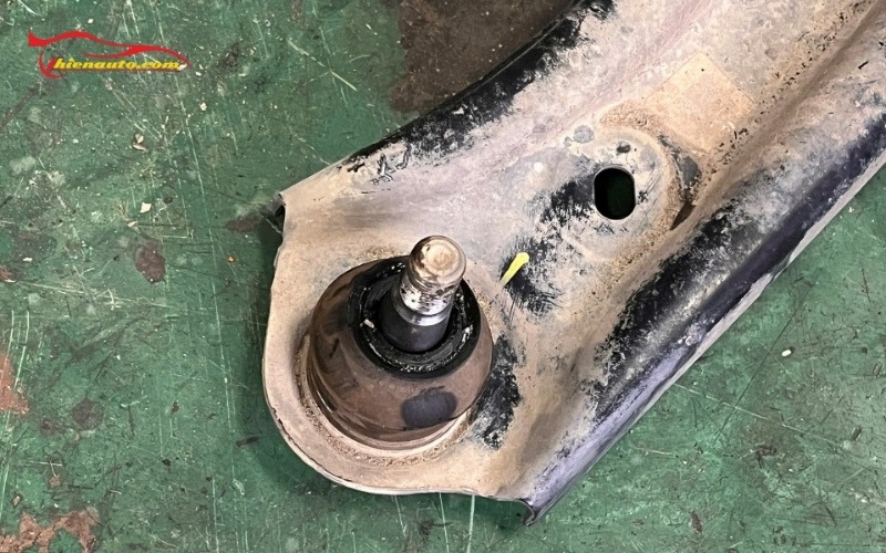 Suzuki XL7 bị kêu lạch cạch: Nguyên nhân và cách xử lý