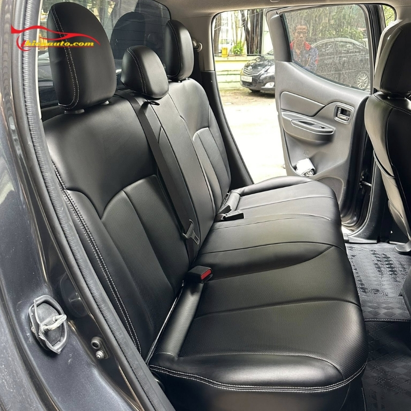 So với ghế nỉ zin, boc ghế da Triton nhiều chất liệu để lựa chọn chất liệu và thiết kế