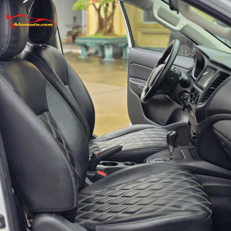 Mẫu bọc ghế da Mitsubishi Triton may hình quả trám