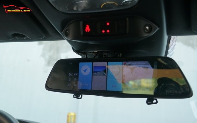 Camera hành trình tích hợp cam lùi có nhiều tính năng 