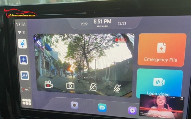 Camera hành trình tích hợp màn Android giúp theo dõi các thông số trực tiếp trên màn hình lớn