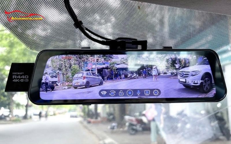 Có nên lắp camera hành trình gương cho ô tô không?
