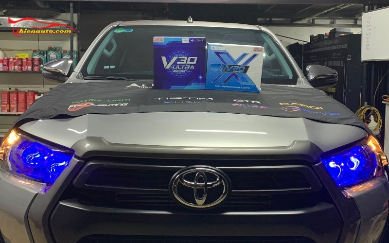 Độ đèn Toyota Hilux mẫu bi LED X-Light V20