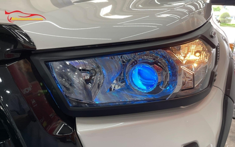 Độ đèn Toyota Hilux mẫu bi LED Aozoom Lion King