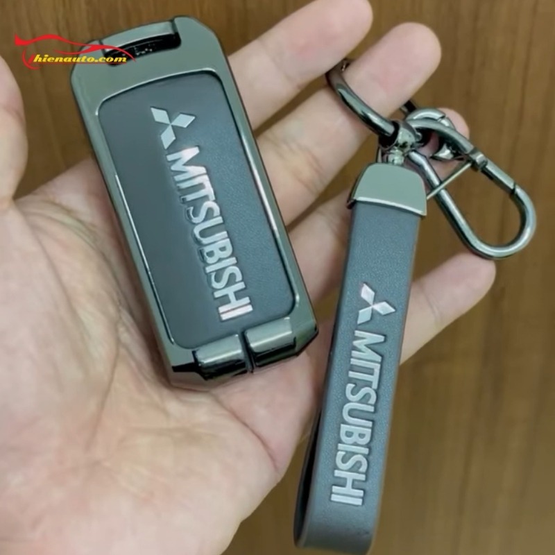 Nên chọn ốp chìa khóa Mitsubishi Xpander loại dành riêng cho xe, thiết kế vừa khít không xô lệch
