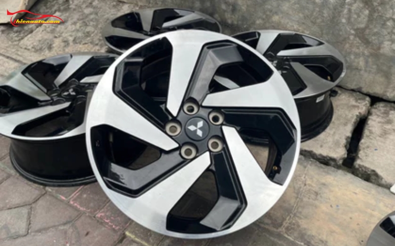 Đồ chơi ngoại thất Mitsubishi Destinator: Độ mâm lazang