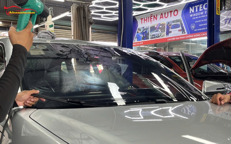 Phụ kiện ngoại thất Mitsubishi Destinator: Dán phim cách nhiệt ô tô 