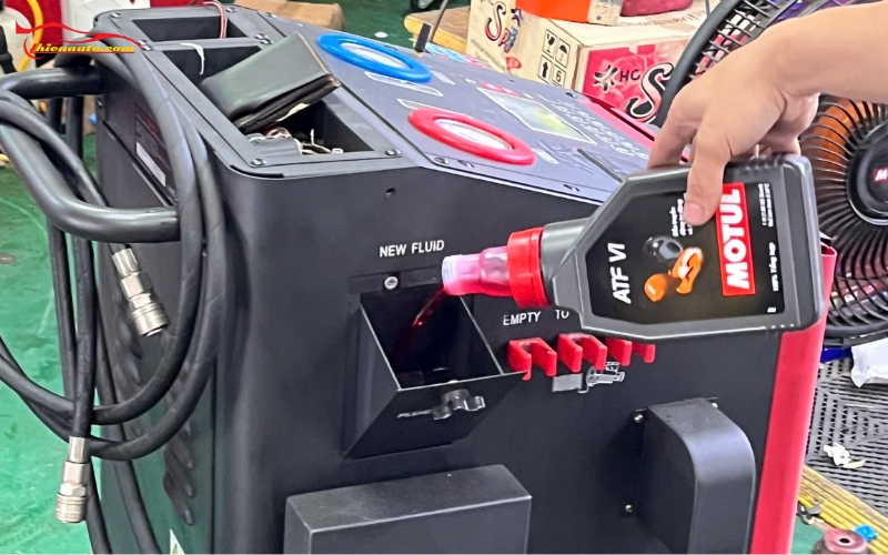 Thay nhớt Ford Everest bao nhiêu lít? Thay nhớt hộp số tuần hoàn tự động 