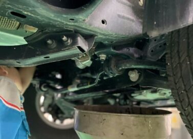 Thay nhớt Ford Everest bao nhiêu lít