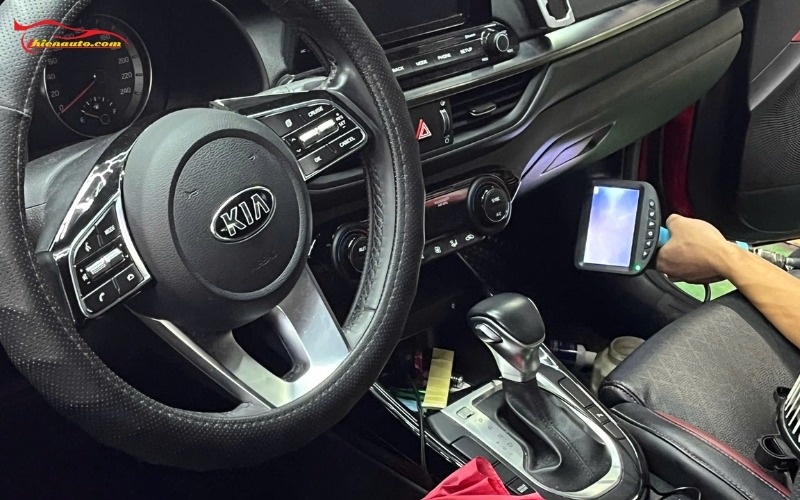 Vệ sinh dàn lạnh ô tô nội soi tại Thiện Auto 