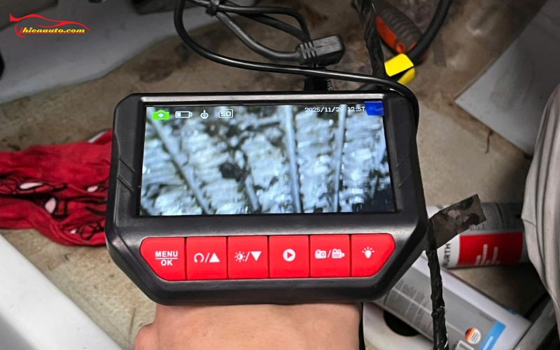 Vệ sinh dàn lạnh ô tô nội soi sử dụng thiết bị camera nội soi chuyên dụng