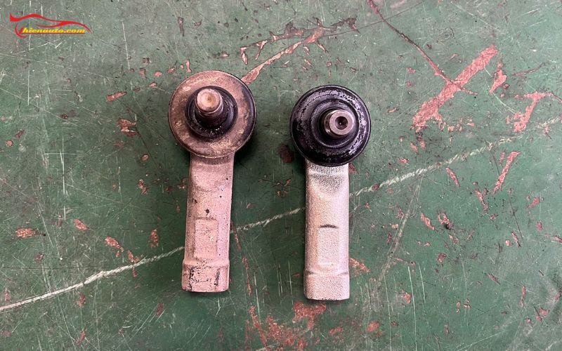 Xoay vô lăng có tiếng kêu nguyên nhân có thể do các chi tiết rotuyn bị mòn hoặc lỏng