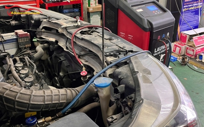 Điều hòa Suzuki XL7 bị Mất lạnh: Nguyên nhân và cách khắc phục Hình ảnh xử lý điều hòa Suzuki XL7 bị mất lạnh thực tế tại Thiện Auto