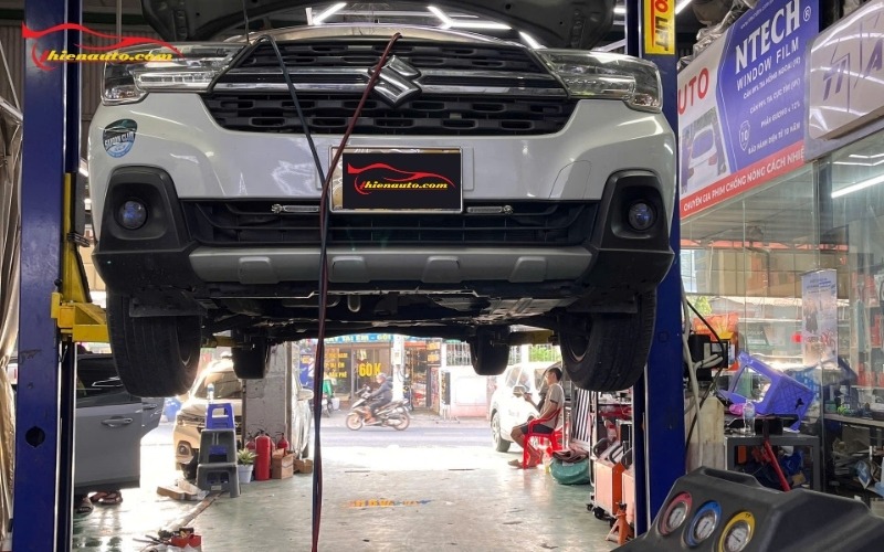 Điều hòa Suzuki XL7 bị Mất lạnh: Nguyên nhân và cách khắc phục Hình ảnh xử lý điều hòa Suzuki XL7 bị mất lạnh thực tế tại Thiện Auto
