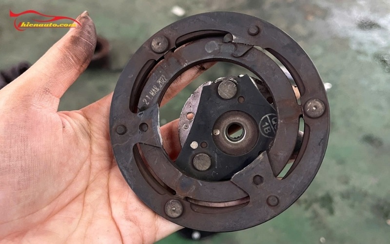 Điều hòa Suzuki XL7 bị Mất lạnh: Nguyên nhân và cách khắc phục Suzuki XL7 bị mất lạnh có thể do mặt hít bị gãy cạ vô cuộn từ bị cháy hoặc không dẫn động được cái lốc lạnh