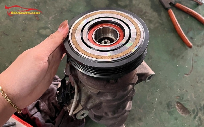 Điều hòa Suzuki XL7 bị Mất lạnh: Nguyên nhân và cách khắc phục Suzuki XL7 bị mất lạnh có thể do mặt hít bị gãy cạ vô cuộn từ bị cháy hoặc không dẫn động được cái lốc lạnh