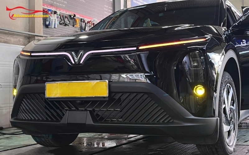 Độ xe Vinfast Limo Green đen tại Thiện Auto