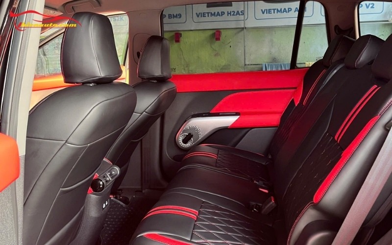 Độ xe Vinfast Limo Green đen tại Thiện Auto