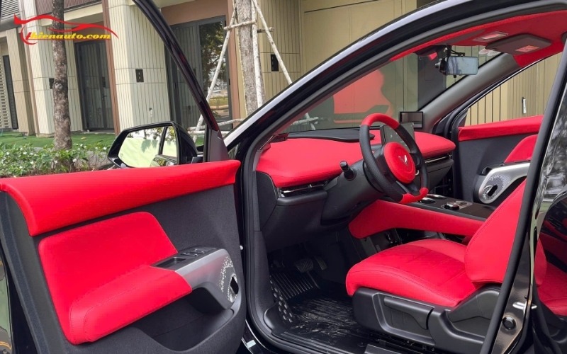 Độ xe Vinfast Limo Green đen tại Thiện Auto