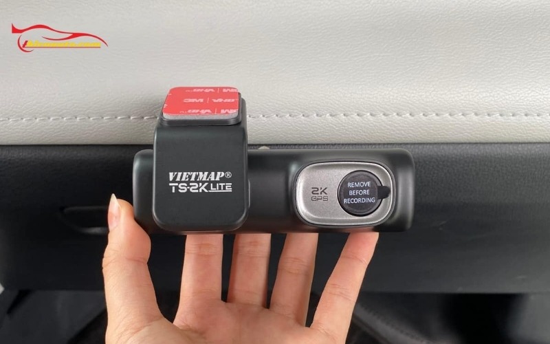 Lắp camera hành trinh trong xe chính hãng tại Thiện Auto