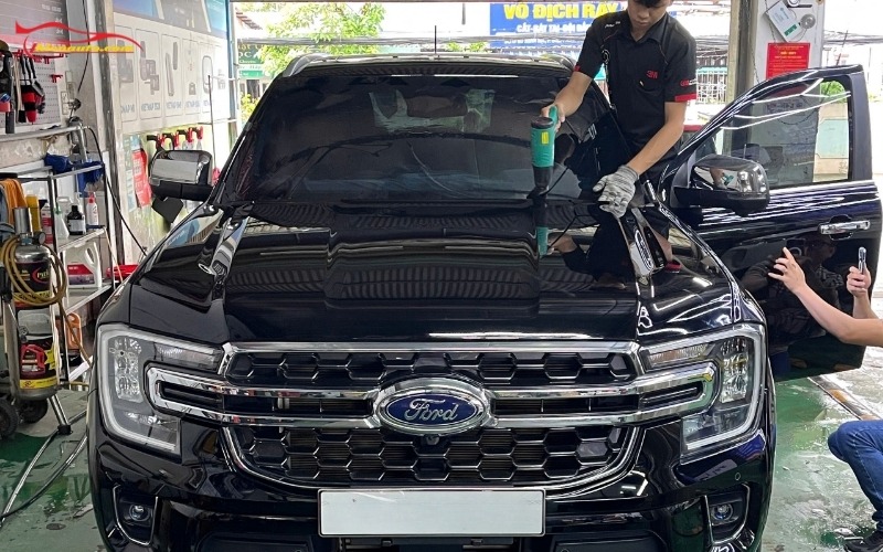 Có nên dán phim cách nhiệt kính lái ô tô không? Câu trả lời là nên.