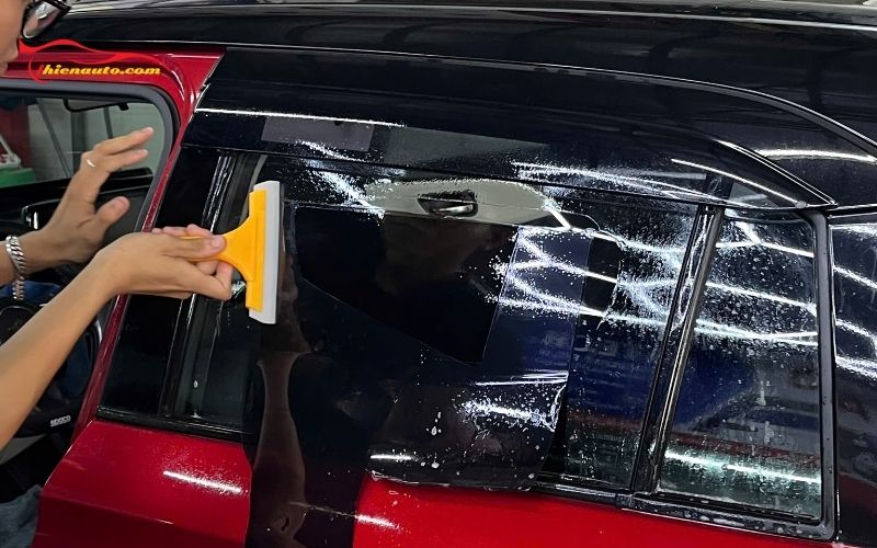 Có nên dán phim cách nhiệt 1 chiều ô tô không? Đánh giá ưu điểm chi tiết So sánh phim cách nhiệt 1 chiều ô tô về ưu điểm và nhược điểm