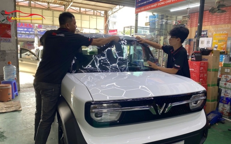 Có nên dán phim cách nhiệt 1 chiều ô tô không? Đánh giá ưu điểm chi tiết Đến Thiện Auto dán phim cách nhiệt chính hãng, giảm giá từ 10 - 20%