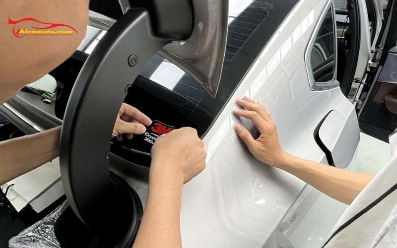So sánh phim cách nhiệt 3M và Photosync về tính năng, thông số và giá bán Phim cách nhiệt 3M và Photosync không có sự chênh lệch nhiều về giá