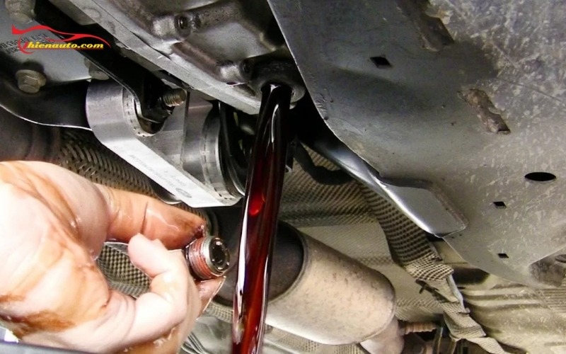 Thay nhớt hộp số Mazda 6 bằng nhiều phương pháp