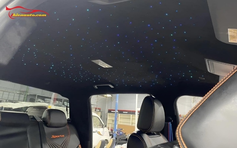 Bọc trần da lộn Ford Ranger tăng thẫm mỹ khoan nội thất xe