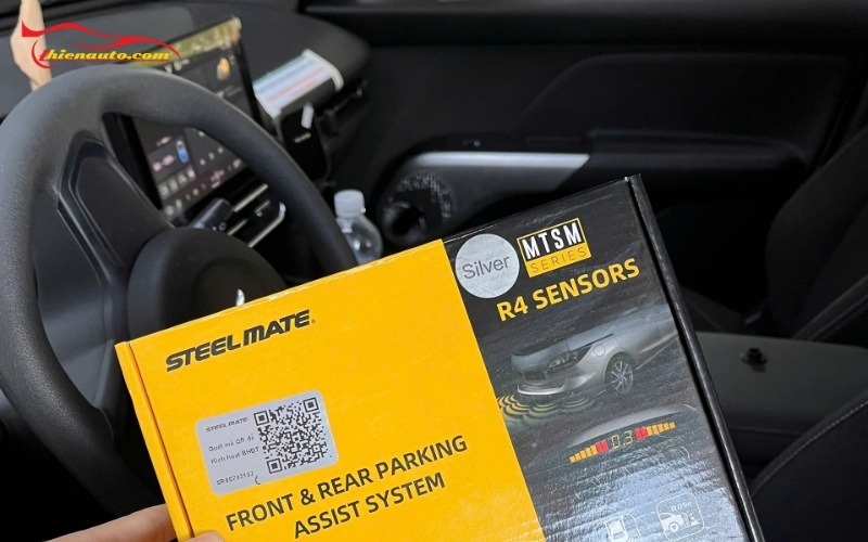 Vinfast Limo Green lắp cảm biến lùi Steelmate R4 chuẩn an toàn Vinfast Limo Green lắp cảm biến lùi Steelmate R4 chuẩn kỹ thuật tại Thiện Auto