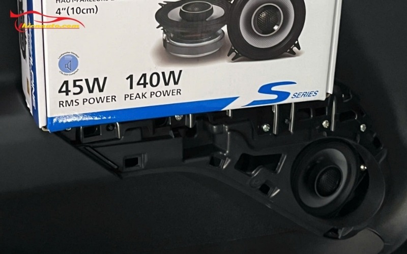 Hình ảnh thực tế Limo Green nâng cấp loa SUB và loa cánh tại Thiện Auto