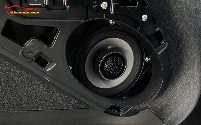 Hình ảnh thực tế Limo Green nâng cấp loa SUB và loa cánh tại Thiện Auto