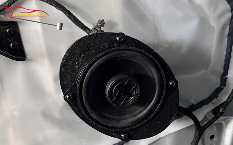 Hình ảnh thực tế Limo Green nâng cấp loa SUB và loa cánh tại Thiện Auto