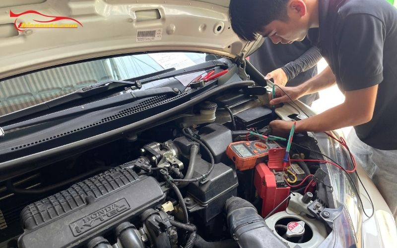 Xe ô tô bị giật khi đạp ga gây mất an toàn khi lái xe