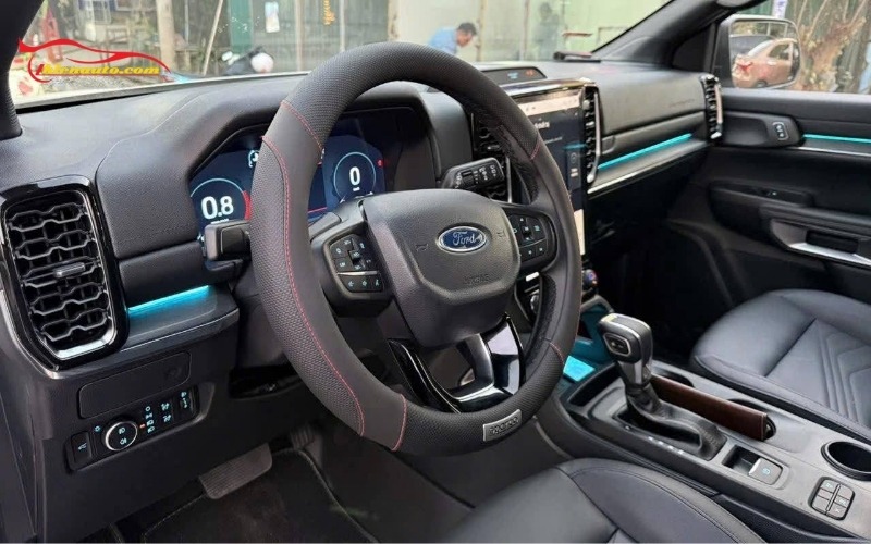 Hình ảnh thực tế bọc vô lăng Sparco xe Ford Ranger