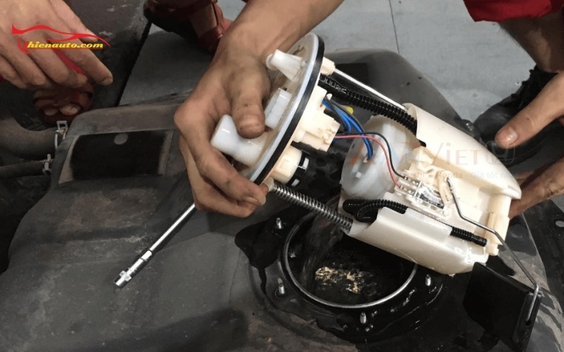 Các lỗi thường gặp trên Mitsubishi Xpander: Lỗi bơm xăng xe