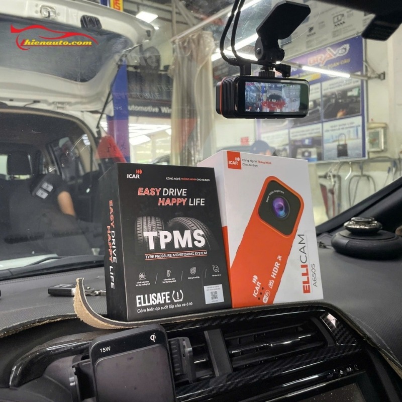 Camera hành trình Ford Ranger mẫu Icar A650S