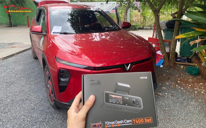 VinFast Limo Green lắp camera hành trình 70mai T400