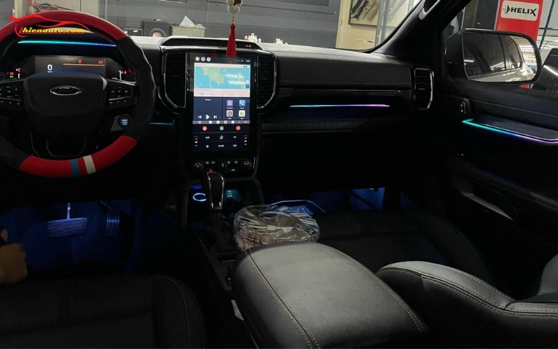 Độ đèn LED nội thất Ford Ranger giúp không gian cabin trở nên cao cấp và hiện đại hơn