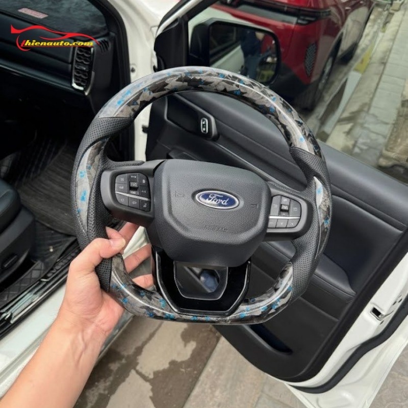 Hình ảnh thực tế độ vô lăng carbon Ford Ranger tại TPHCM