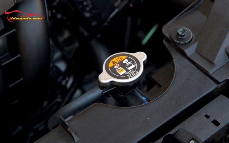 Nắp két nước ô tô giúp làm kín hệ thống làm mát và duy trì áp suất