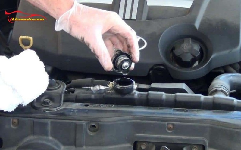 Cách kiểm tra nắp két nước ô tô an toàn