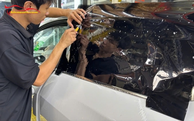 Nguyên nhân phim cách nhiệt bị bong tróc và cách xử lý Cần chọn trung tâm uy tín để tranh phim cách nhiệt bị bong tróc