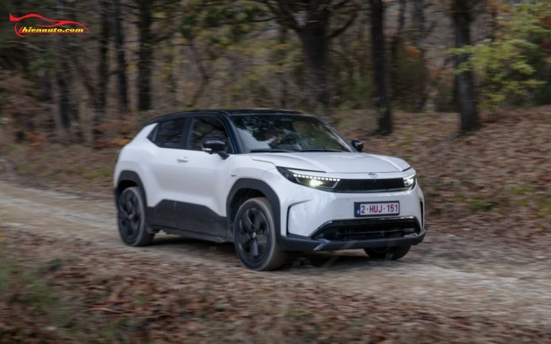 Toyota Urban Cruiser ra mắt Đông Nam Á tháng 3/2026: Pin 61 kWh đi gần 500 km Dù mang tên Toyota, thực tế Urban Cruiser là phiên bản đổi tên từ Suzuki e-Vitara với thiết kế và nhận diện thương hiệu riêng của Toyota.