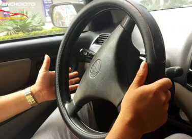 Vô lăng bị rơ: Nguyên nhân, dấu hiệu và cách xử lý chi tiết