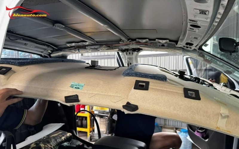 Bọc trần nilon Ford Ranger chống bám bẩn, dễ vệ sinh, bảo vệ trần nỉ zin như mới